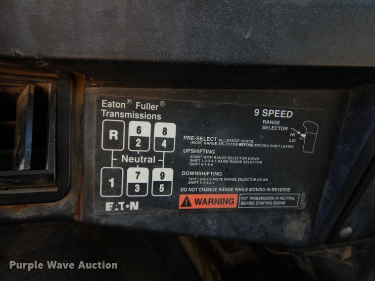 image for item DM3863 1998 International 4900  dump truck