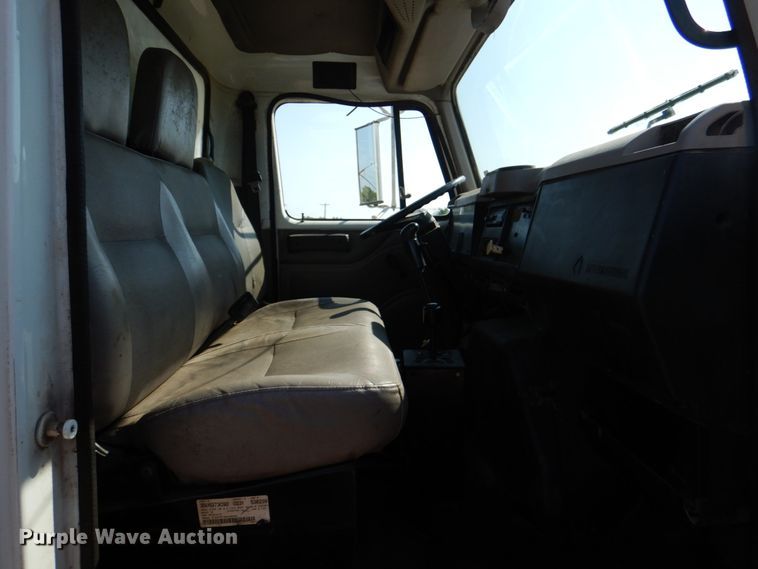 image for item DM3863 1998 International 4900  dump truck