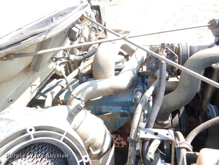 image for item DM3863 1998 International 4900  dump truck