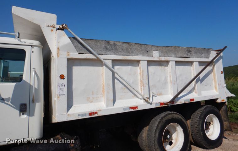 image for item DM3863 1998 International 4900  dump truck