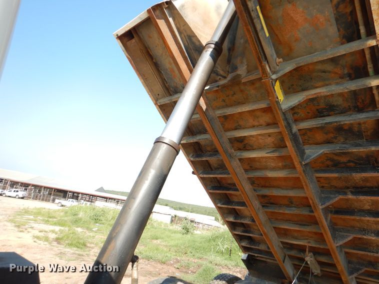 image for item DM3863 1998 International 4900  dump truck