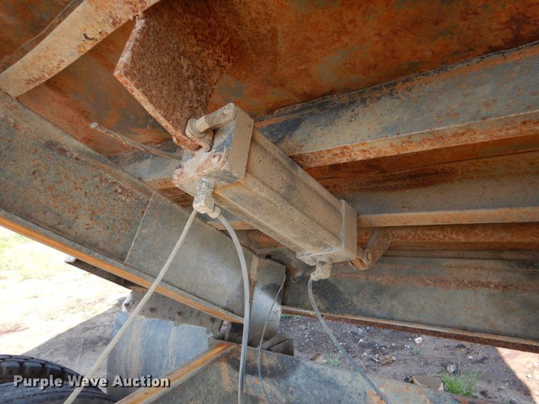 image for item DM3863 1998 International 4900  dump truck