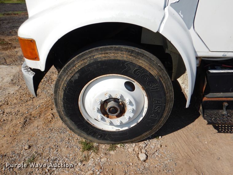 image for item DM3863 1998 International 4900  dump truck