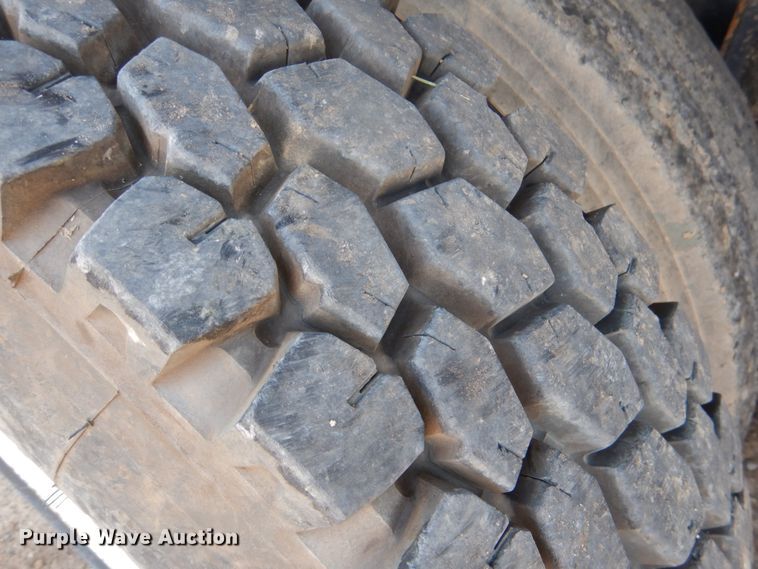 image for item DM3863 1998 International 4900  dump truck