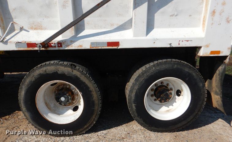 image for item DM3863 1998 International 4900  dump truck
