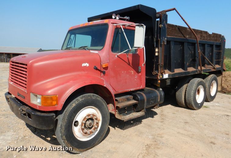 image for item DM3864 2000 International 4900  dump truck