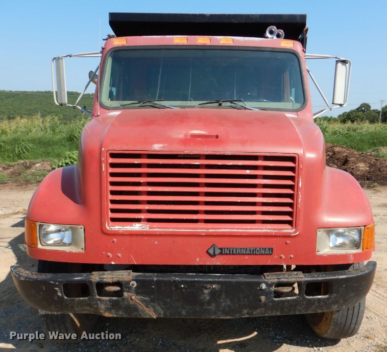 image for item DM3864 2000 International 4900  dump truck