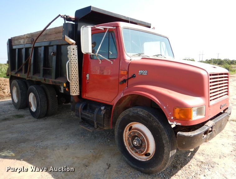 image for item DM3864 2000 International 4900  dump truck