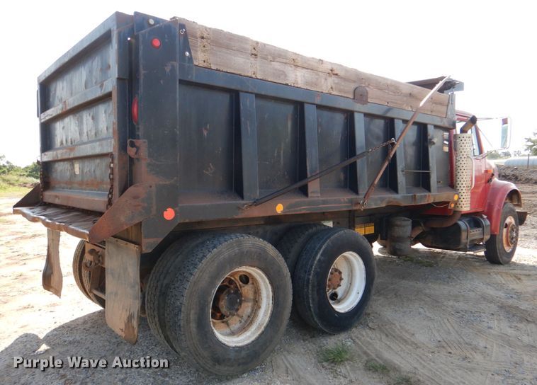 image for item DM3864 2000 International 4900  dump truck