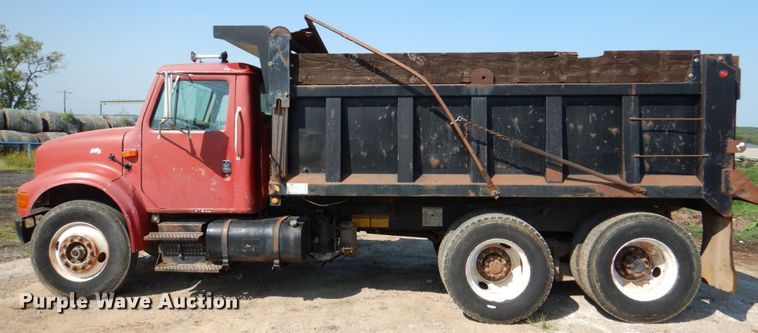 image for item DM3864 2000 International 4900  dump truck