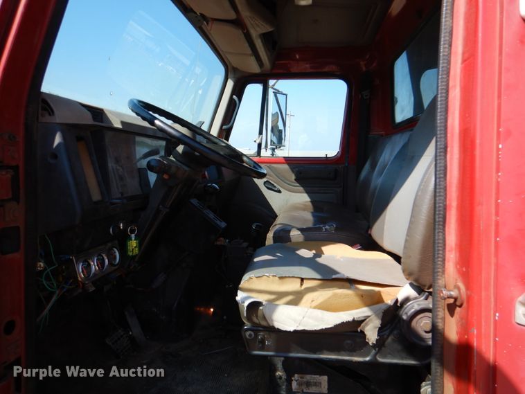 image for item DM3864 2000 International 4900  dump truck