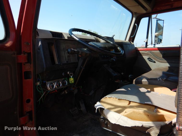 image for item DM3864 2000 International 4900  dump truck