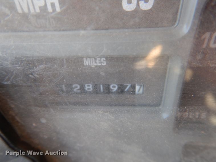 image for item DM3864 2000 International 4900  dump truck