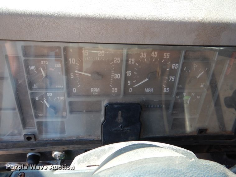 image for item DM3864 2000 International 4900  dump truck