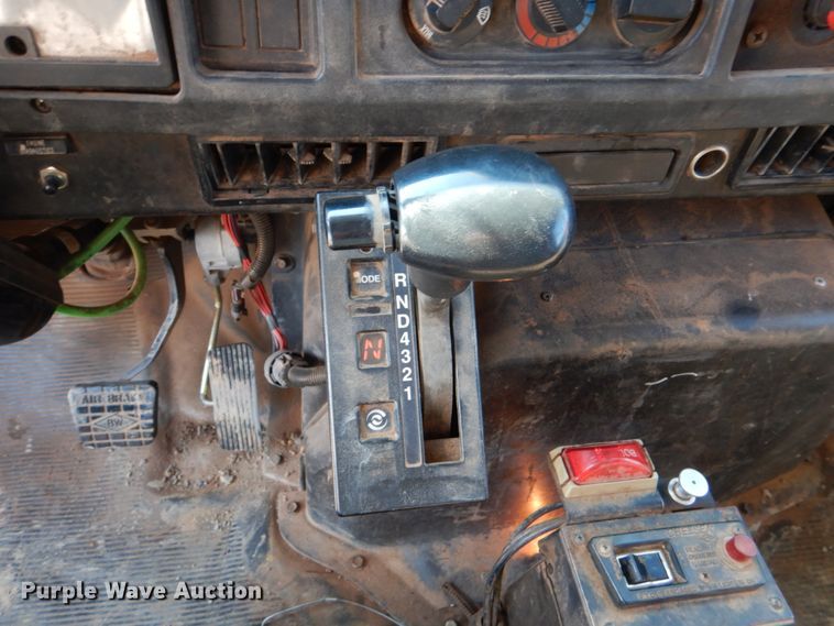 image for item DM3864 2000 International 4900  dump truck