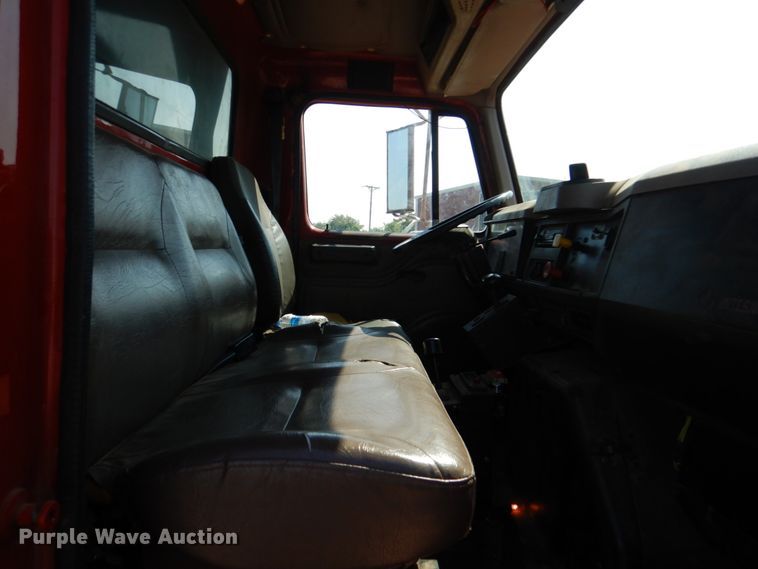 image for item DM3864 2000 International 4900  dump truck