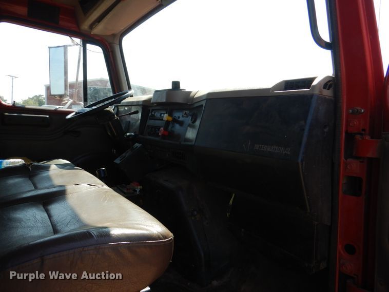 image for item DM3864 2000 International 4900  dump truck