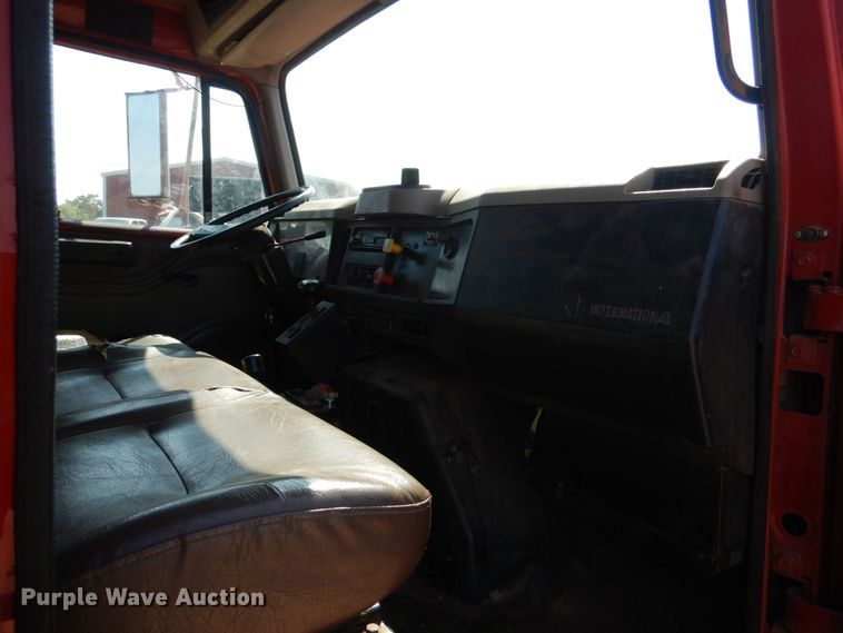 image for item DM3864 2000 International 4900  dump truck