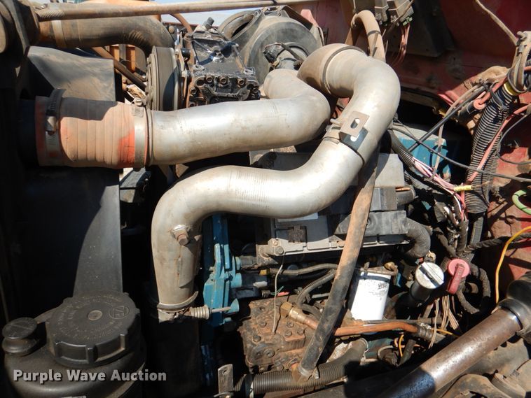 image for item DM3864 2000 International 4900  dump truck