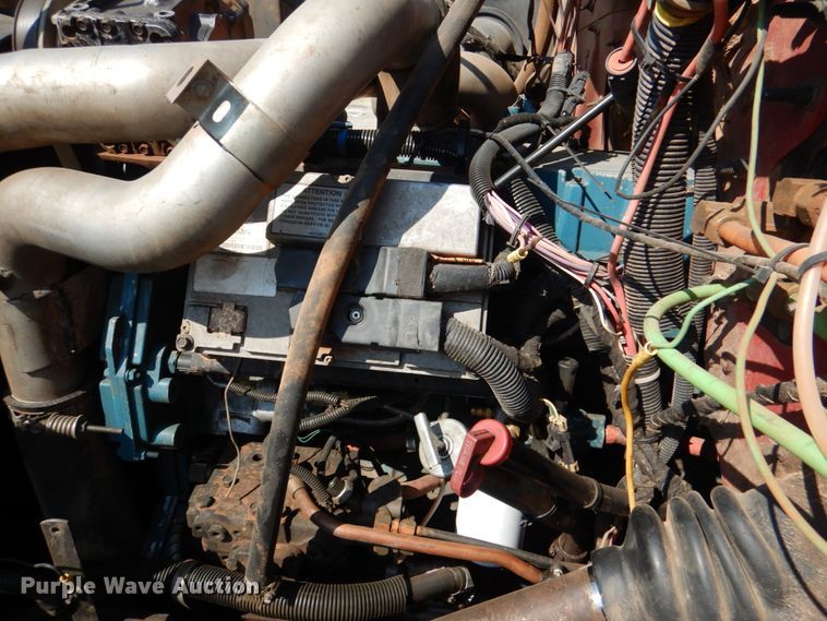 image for item DM3864 2000 International 4900  dump truck