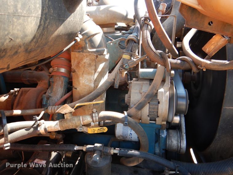 image for item DM3864 2000 International 4900  dump truck