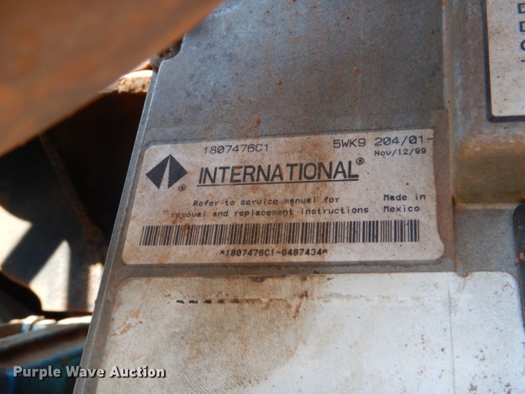 image for item DM3864 2000 International 4900  dump truck