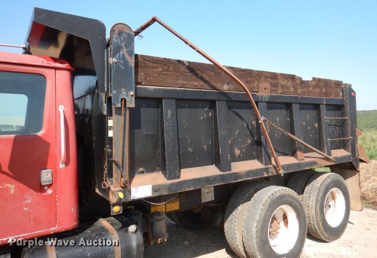 image for item DM3864 2000 International 4900  dump truck