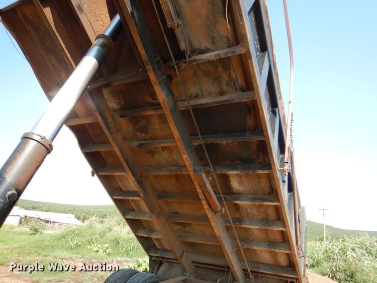 image for item DM3864 2000 International 4900  dump truck