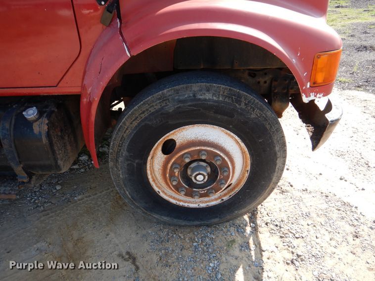 image for item DM3864 2000 International 4900  dump truck