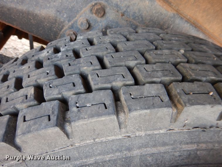 image for item DM3864 2000 International 4900  dump truck