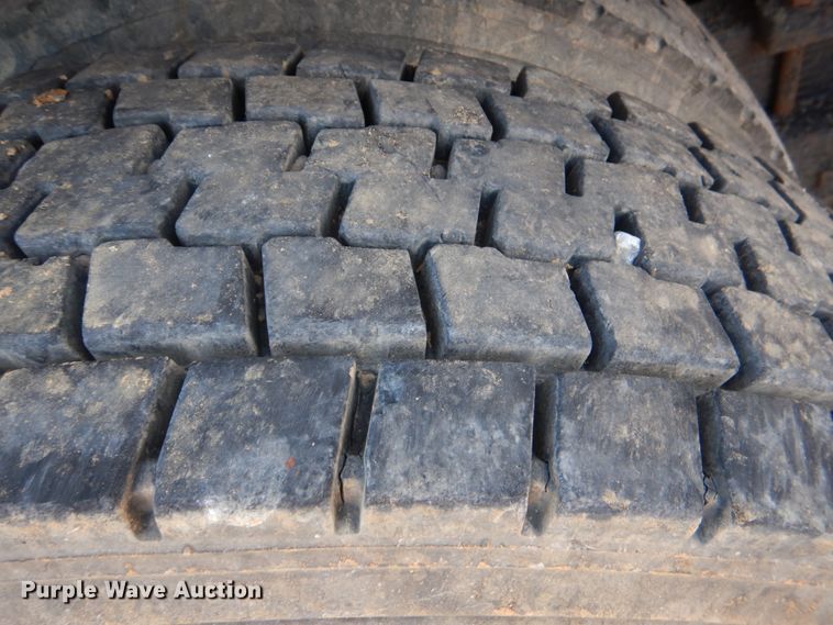 image for item DM3864 2000 International 4900  dump truck