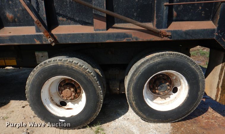 image for item DM3864 2000 International 4900  dump truck