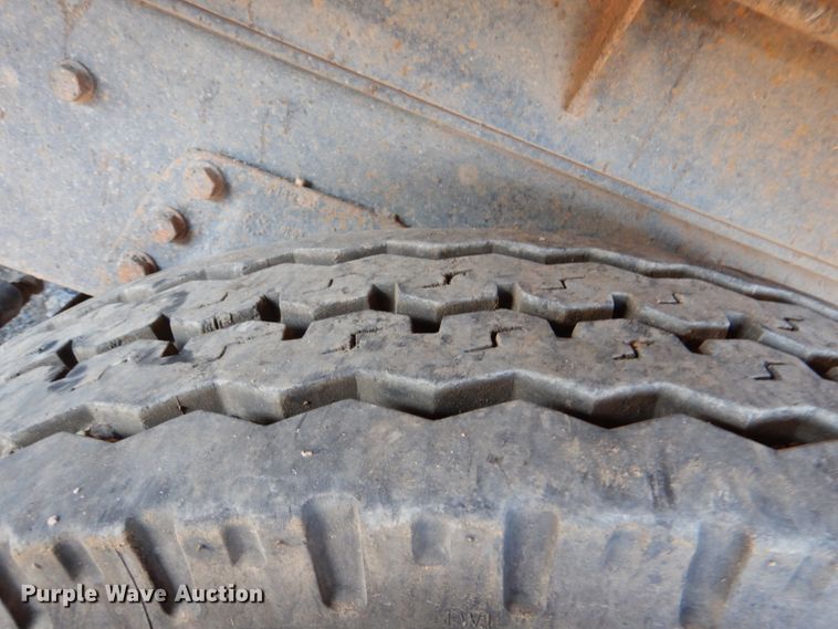 image for item DM3864 2000 International 4900  dump truck