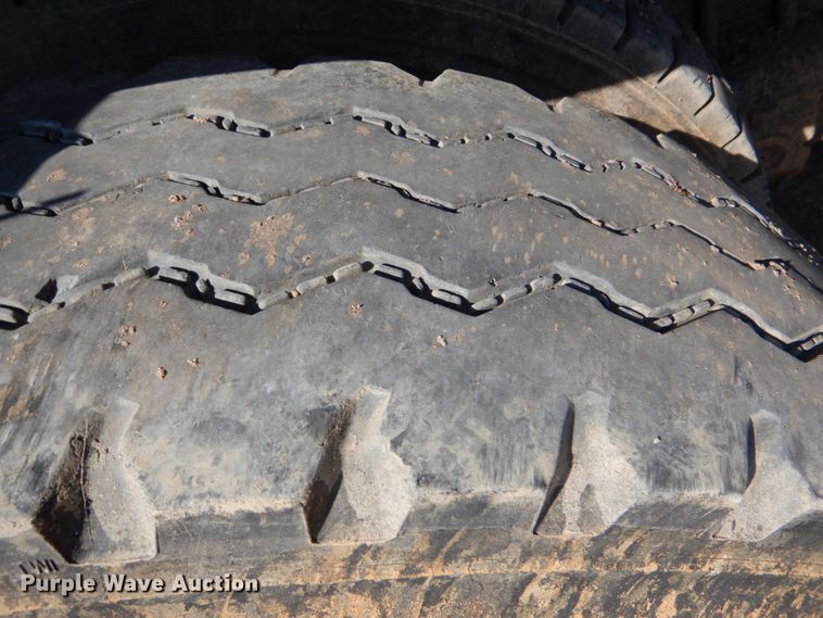 image for item DM3864 2000 International 4900  dump truck