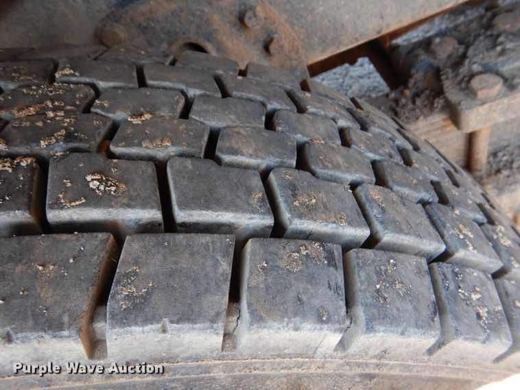 image for item DM3864 2000 International 4900  dump truck