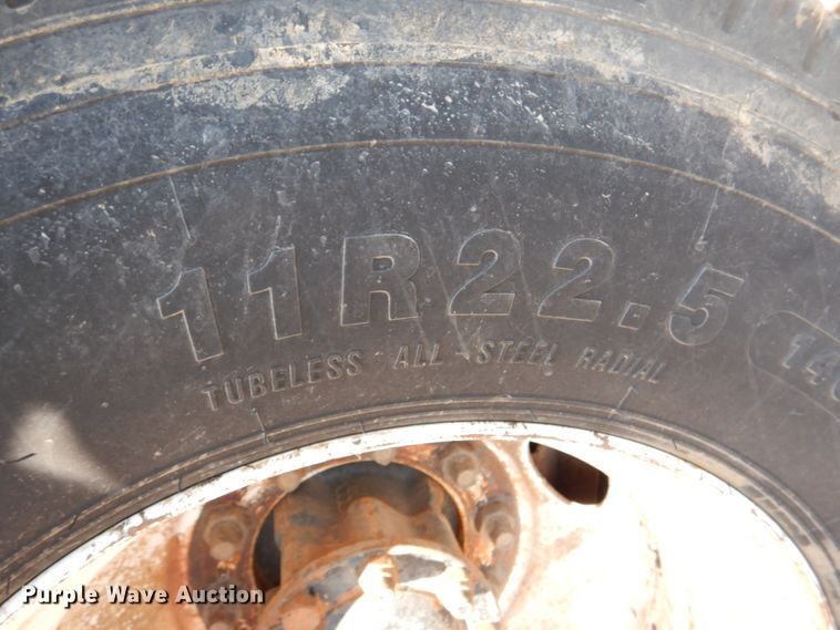 image for item DM3864 2000 International 4900  dump truck