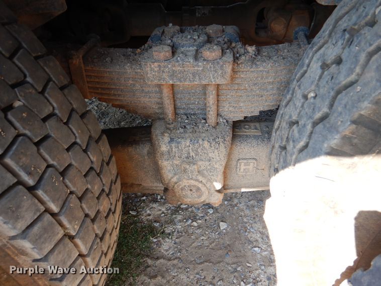 image for item DM3864 2000 International 4900  dump truck