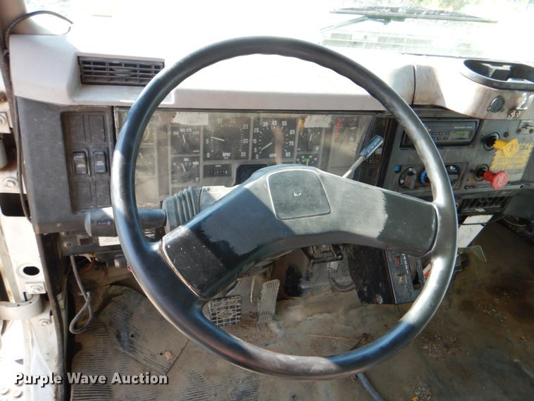 image for item DM3865 1999 International 2554  dump truck