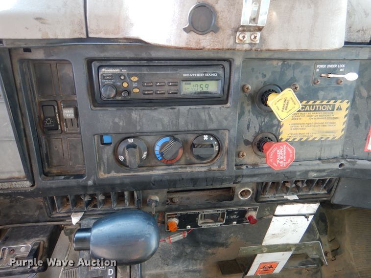 image for item DM3865 1999 International 2554  dump truck