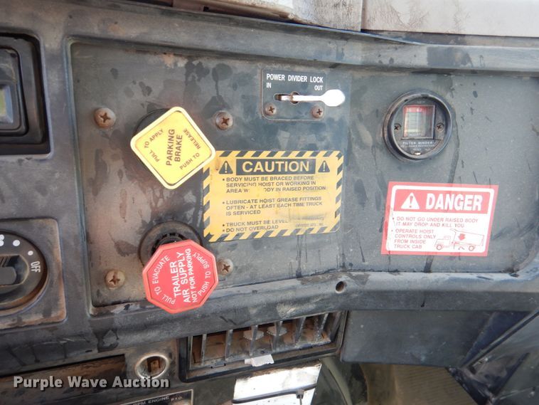 image for item DM3865 1999 International 2554  dump truck