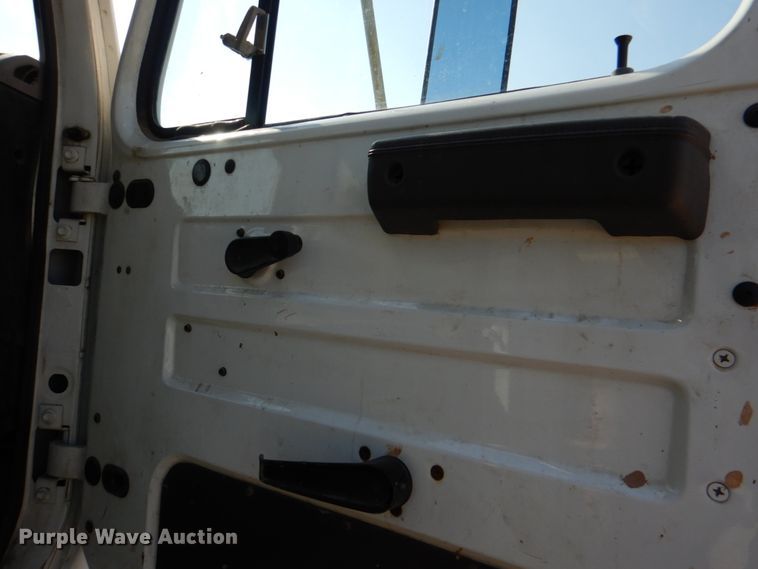 image for item DM3865 1999 International 2554  dump truck