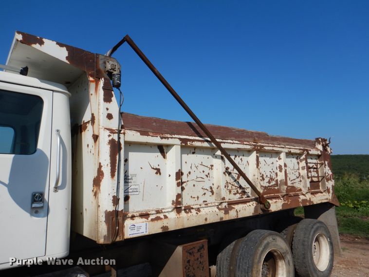 image for item DM3865 1999 International 2554  dump truck