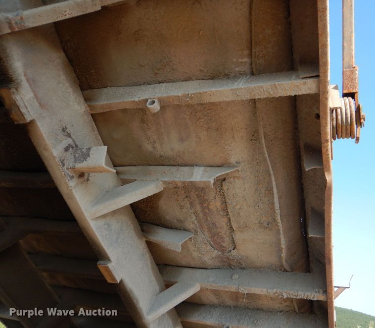 image for item DM3865 1999 International 2554  dump truck