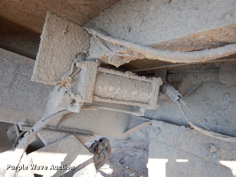 image for item DM3865 1999 International 2554  dump truck