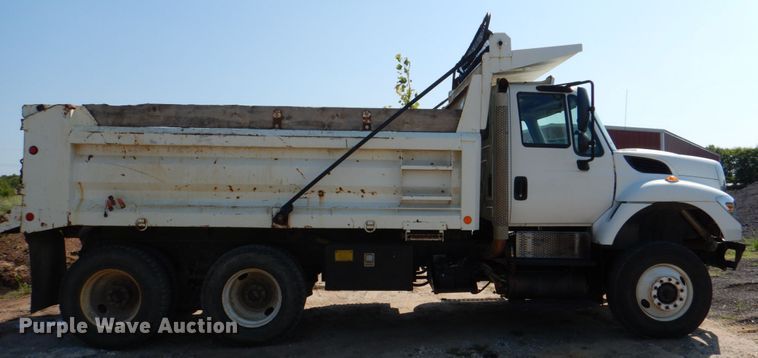 image for item DM3867 2011 International 7400  dump truck