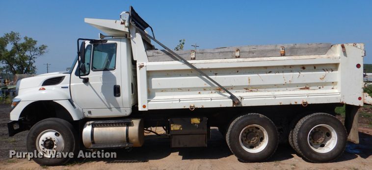 image for item DM3867 2011 International 7400  dump truck