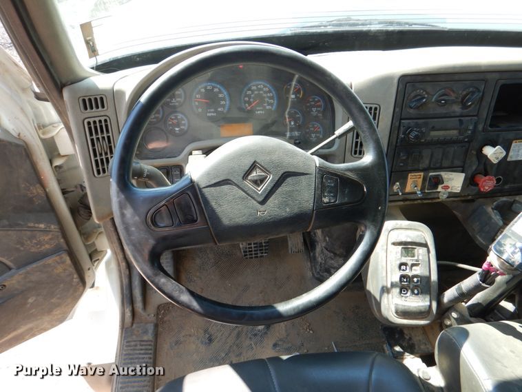 image for item DM3867 2011 International 7400  dump truck