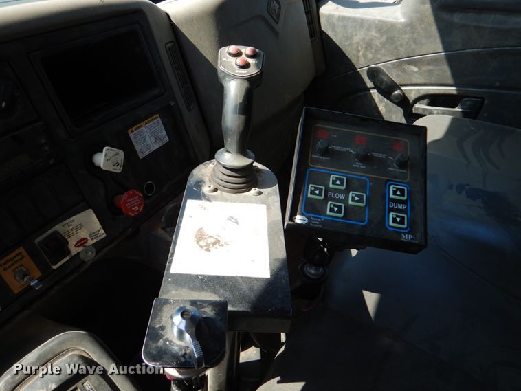 image for item DM3867 2011 International 7400  dump truck