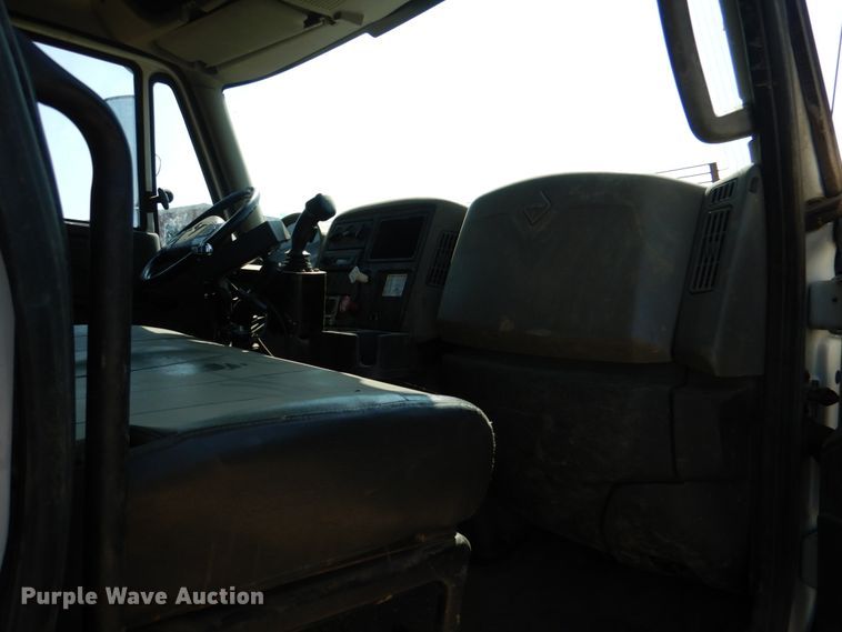 image for item DM3867 2011 International 7400  dump truck