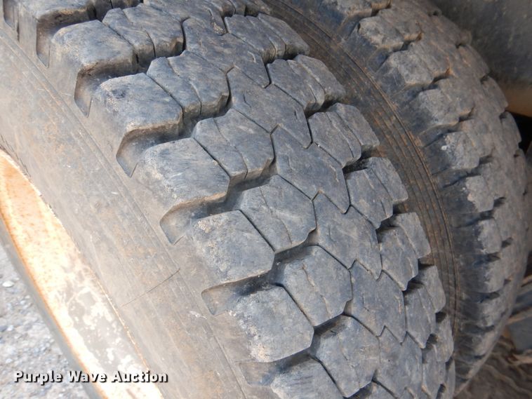 image for item DM3867 2011 International 7400  dump truck